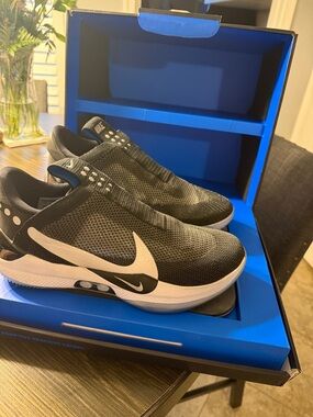 Nike Adapt BB women’s 12.5 / Men’s 11 worn a few times in box great condition
